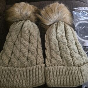 Lennylemons Mama&Baby matching cozy Knit Beanies with Faux Fur Pom. Brand New.